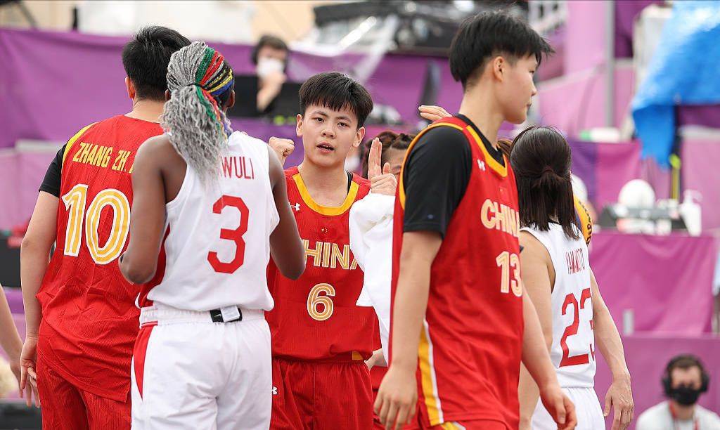 萨姆·索萨的全垒打庆祝动作在 90 年代的校园棒球场被孩子们广泛模仿