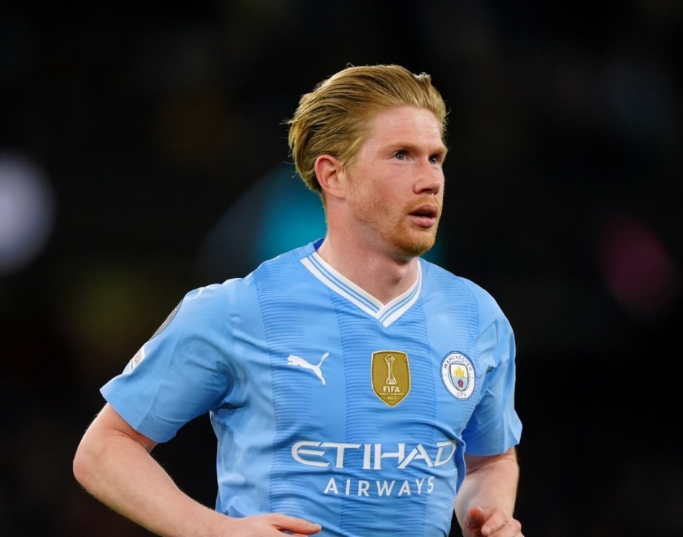 记者：赫伊森等5名后卫缺席皇马训练，阿森西奥遭遇病毒感染