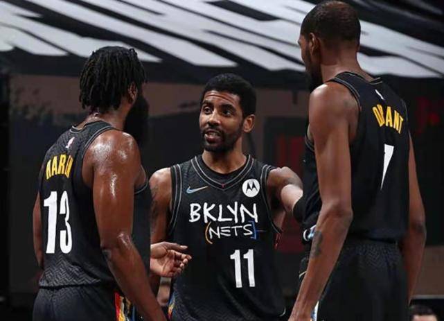 英超第13轮切尔西对阵阿森纳，双方均状态出色，争夺争冠席位，赛果待定。