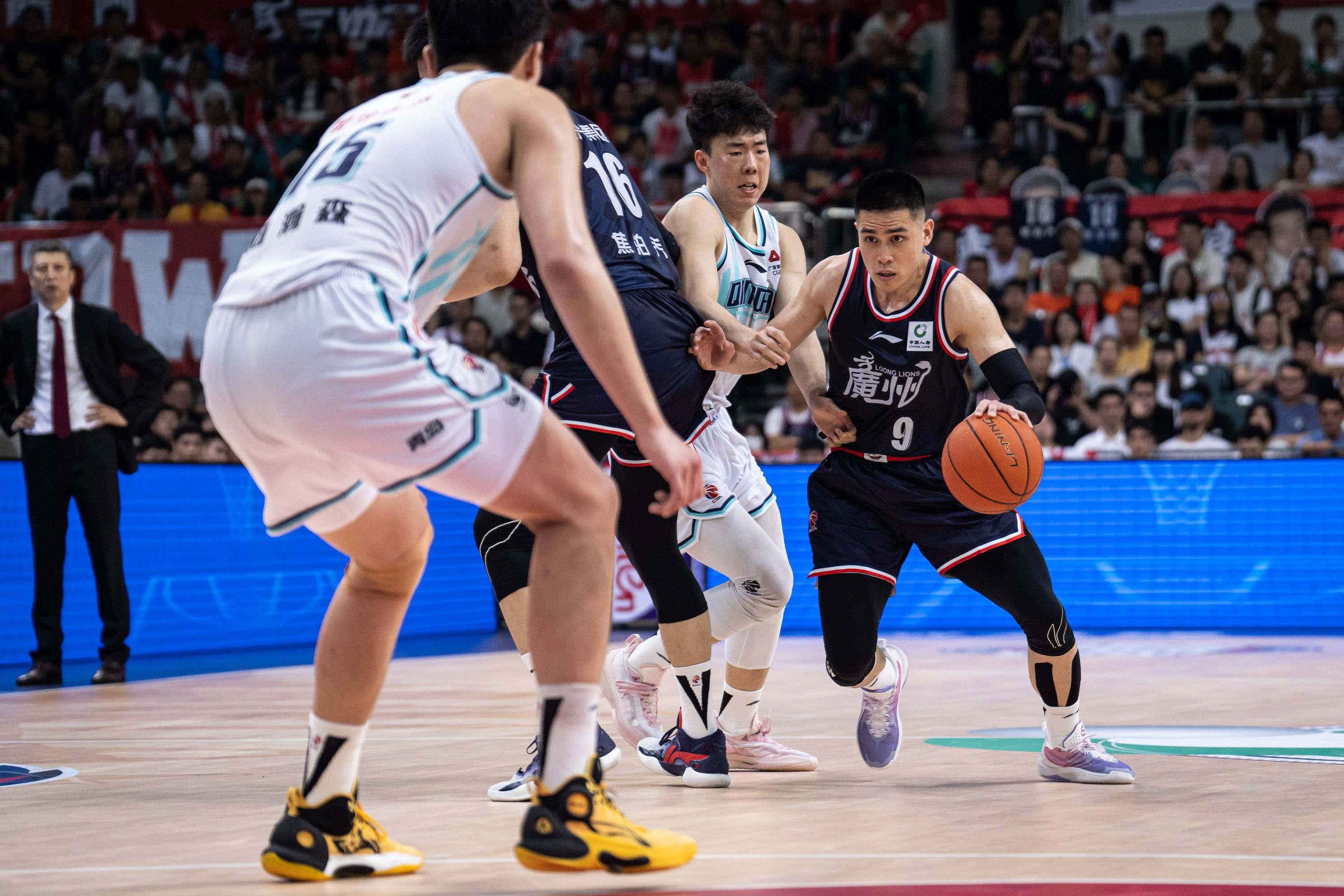 ＂CBA：诺威尔18分山西击败四川 原帅迪亚洛17+山西六人上双