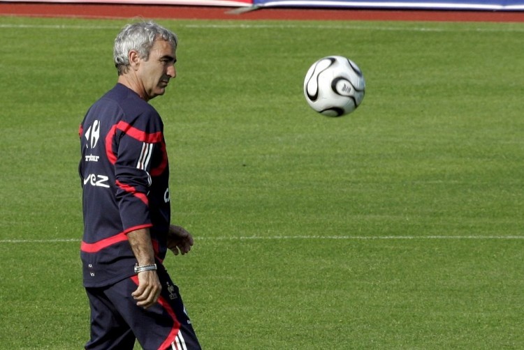 芝加哥小熊在 2016 年世界大赛第七战的延长赛中击败印地安人，举城欢庆终结百年遗憾