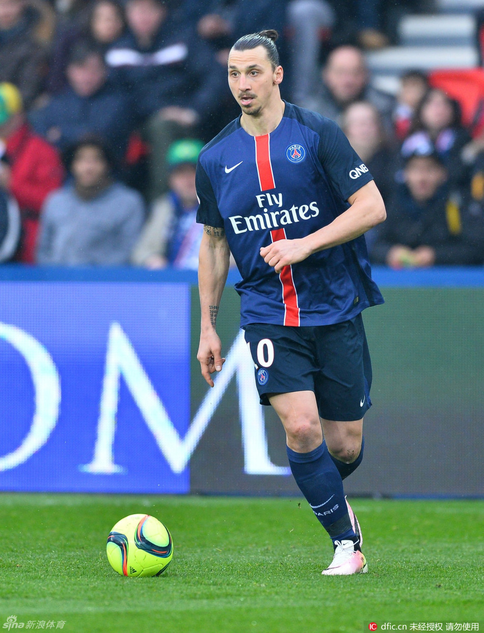 纳格尔斯曼与女友参加马拉松节目，呼吁为慈善活动捐款