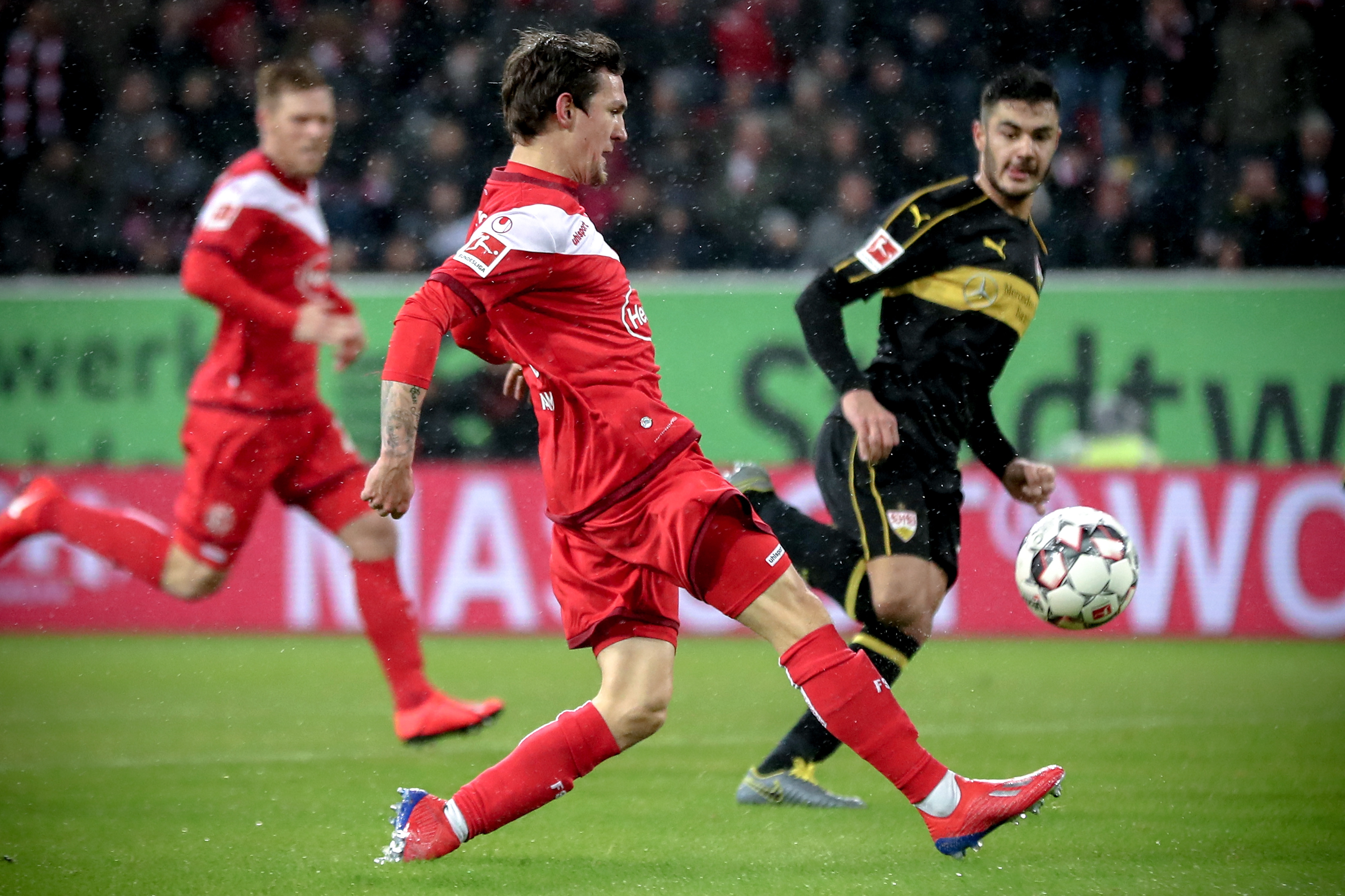 海登海姆vs门兴格拉德巴赫：阿尔扬-伊布拉希莫维奇、派林格首发，诺伊豪斯、尼科-埃尔维迪出战