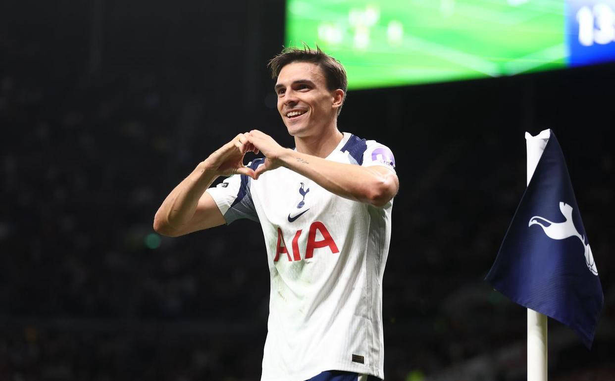 纽约洋基在 2000 年世界大赛“地铁大战”中击败大都会，完成世界大赛三连霸伟业