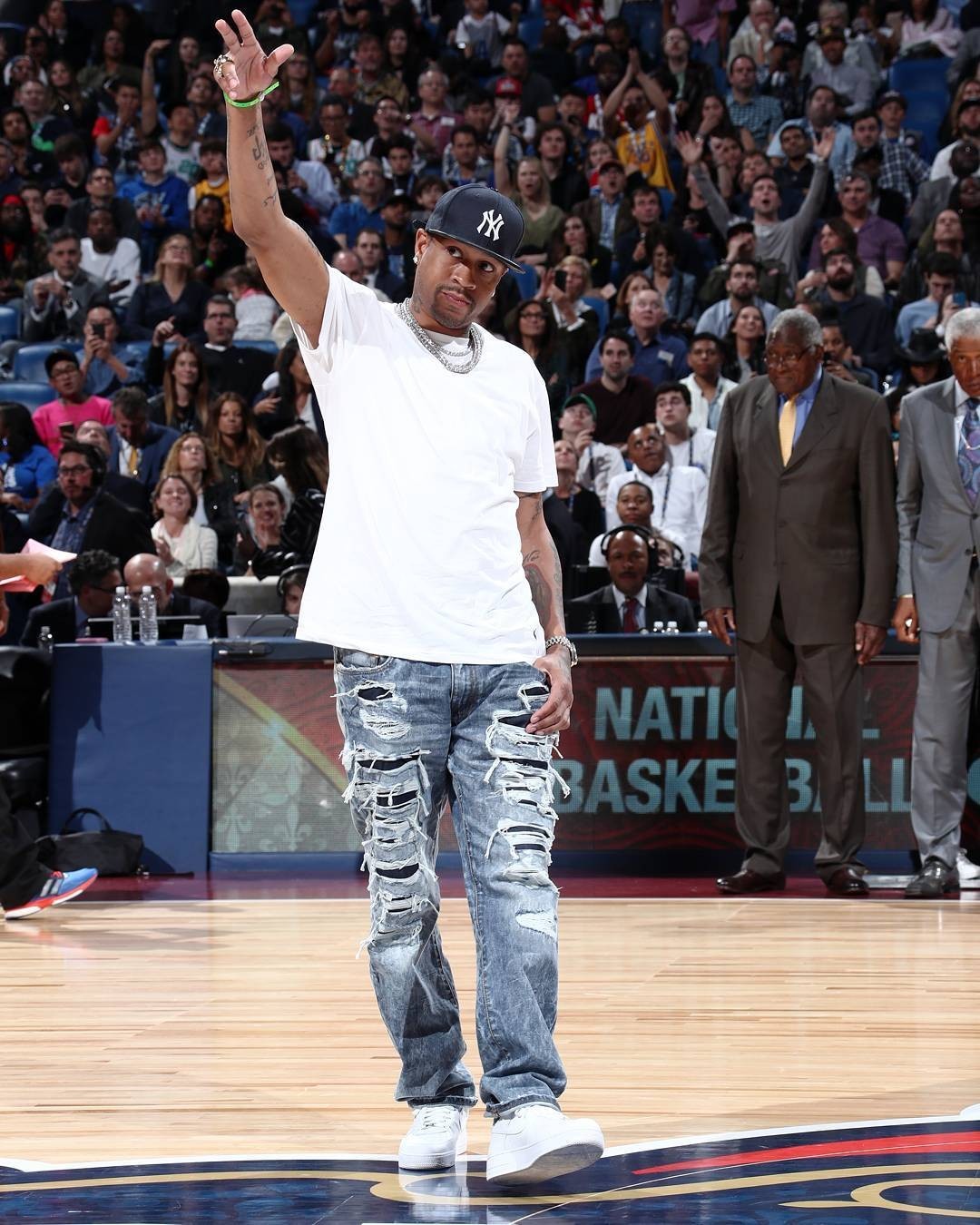 体操新星斩获五金 赛艇健儿破浪夺魁“东莞飞人”卫冕落泪