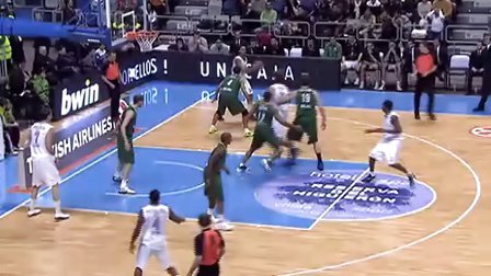 德转统计五大联赛最年长戴帽前10：莱万第8，C罗两度上榜