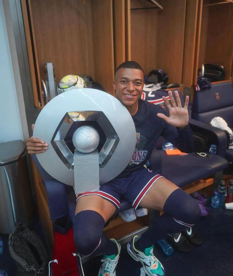 哈登：小卡看起来就像他该有的样子 我俩&祖巴茨会互相支撑